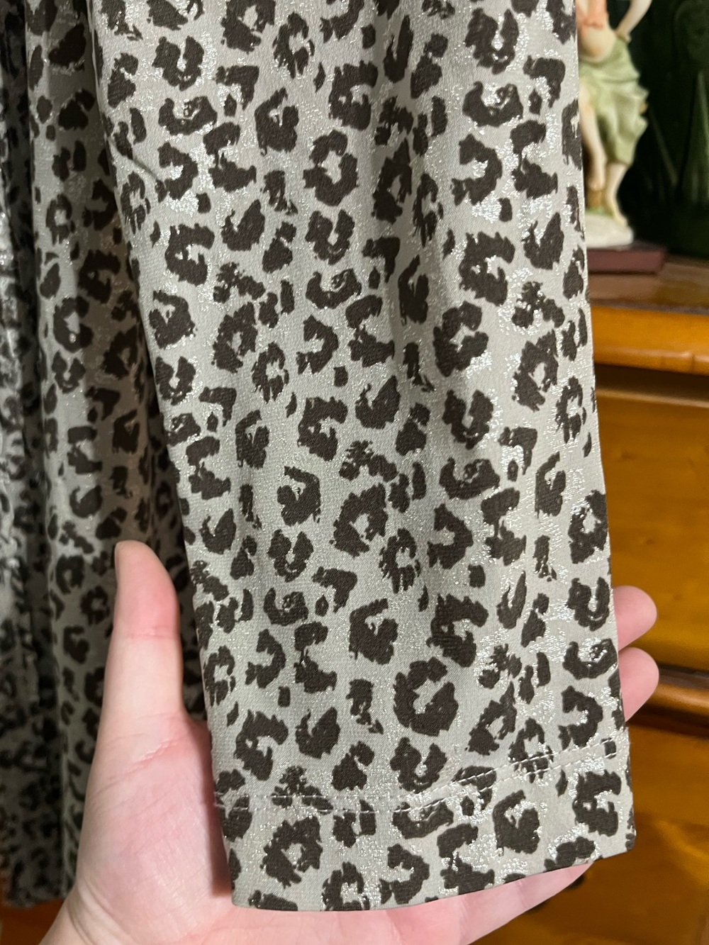 Chico’s Travelers Size 2 Leopard Print Open-front Cardigan with Ruffled Trim - Picture 6 of 7